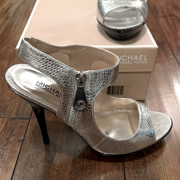 Michael Kors Silver High Heel’s. Women’s Size 8M. 4 1/2 Inch Heel. - Picture 1 of 8